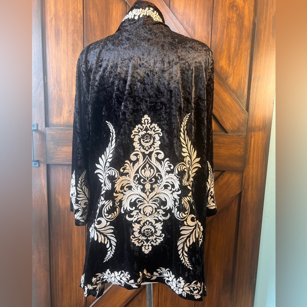 Andree by Unit‎ Elegant Black Velvet Boho Cream Embroidery Medium Jacket